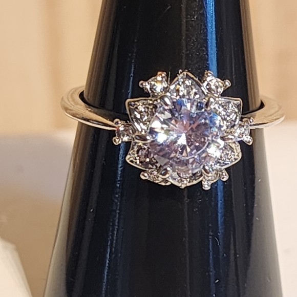 FLORAL BURST RING ROUND CUT - Picture 3 of 9